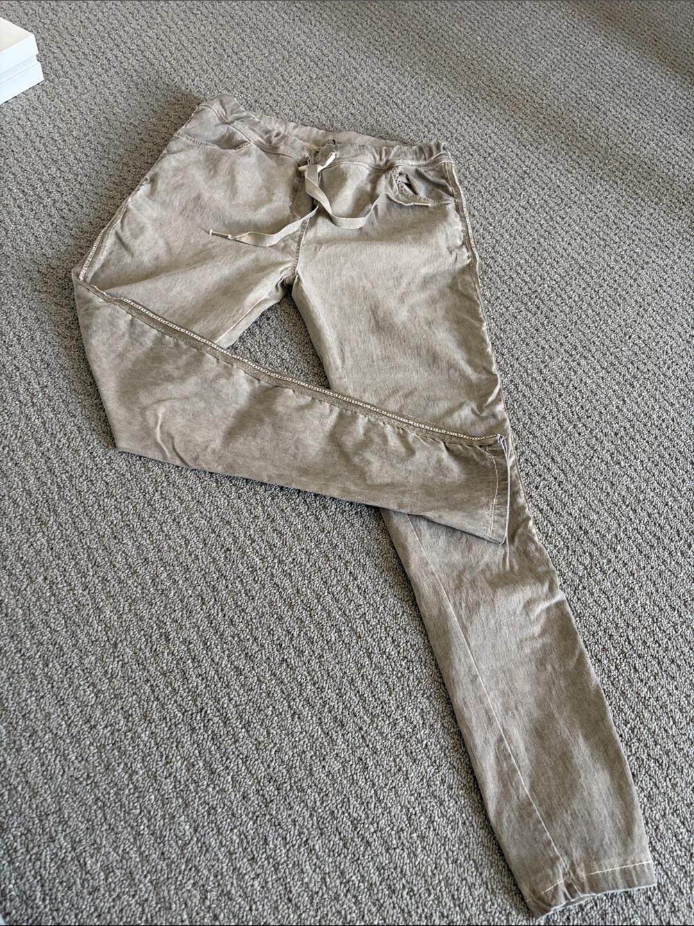Women’s Taupe Drawstring Jean look super stretchy pants made in Italy 🇮🇹